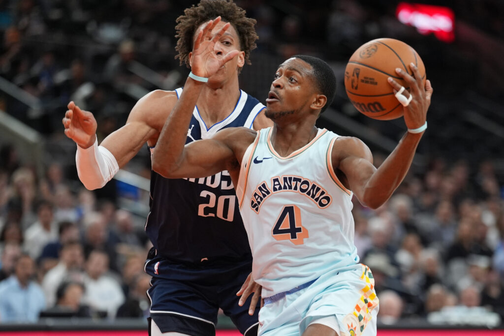 Report: Spurs, De’Aaron Fox agree to 4-year, $229 million max extension