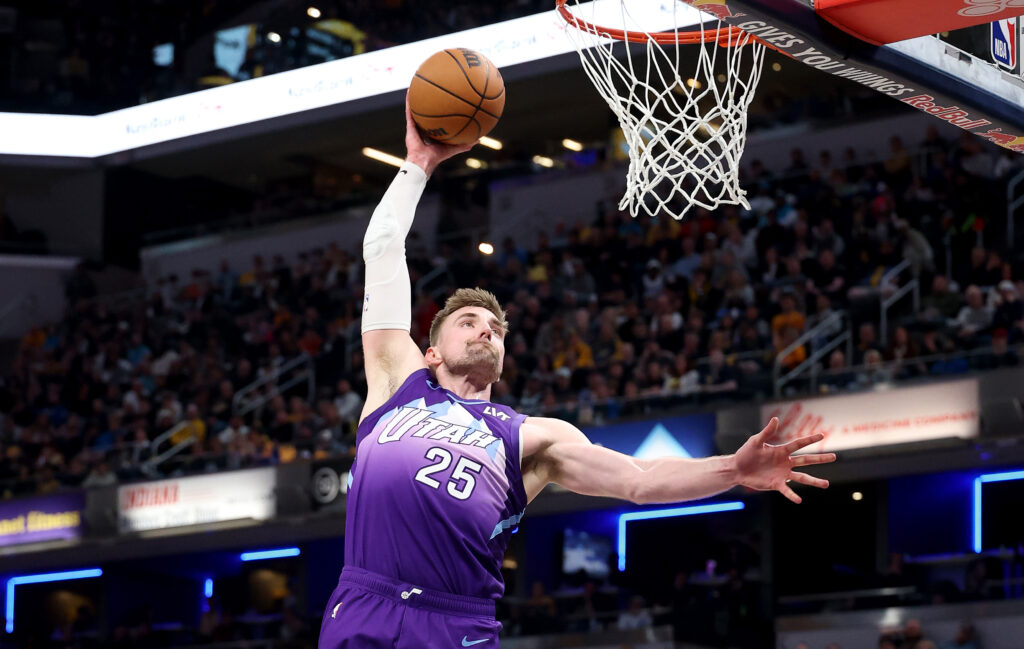 Spurs Sign Micah Potter to Training Camp Deal