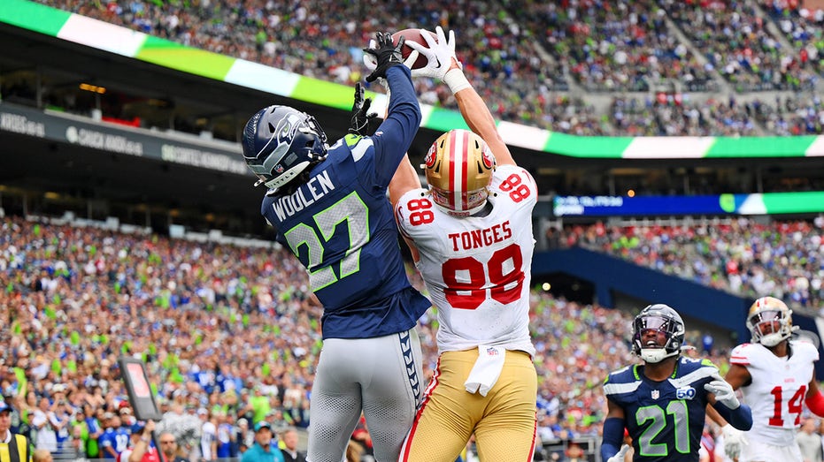 49ers backup tight end Jake Tonges makes miracle catch to stun Seahawks in fourth quarter season opener