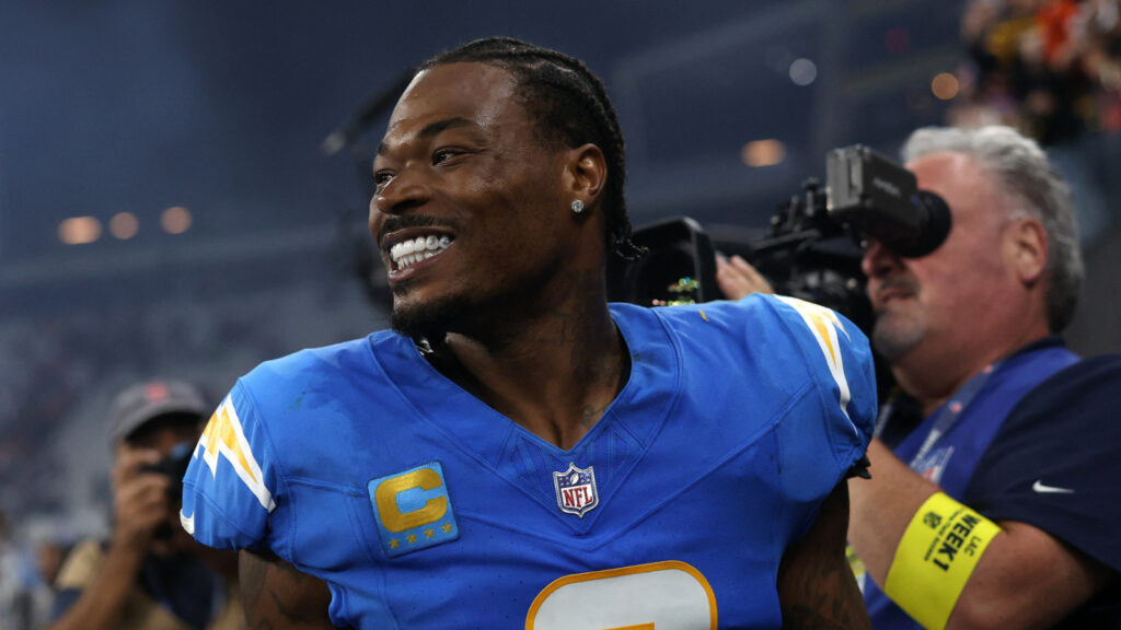 AFC Notes: Brock Bowers, Derwin James, Geno Smith, Chargers, Raiders