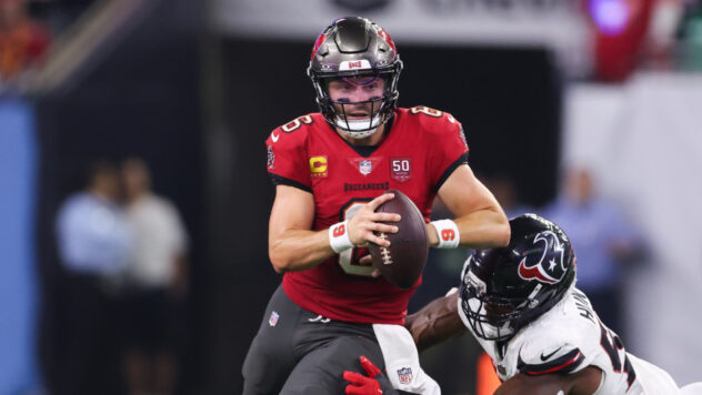Baker Leads Buccaneers to 20-19 Win on MNF