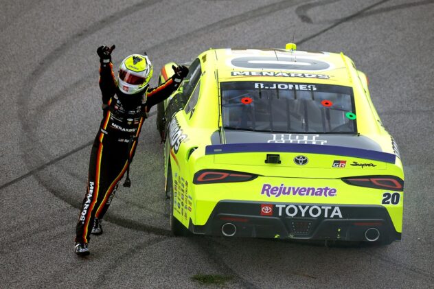 Brandon Jones takes a comfortable Kansas NASCAR Xfinity win
