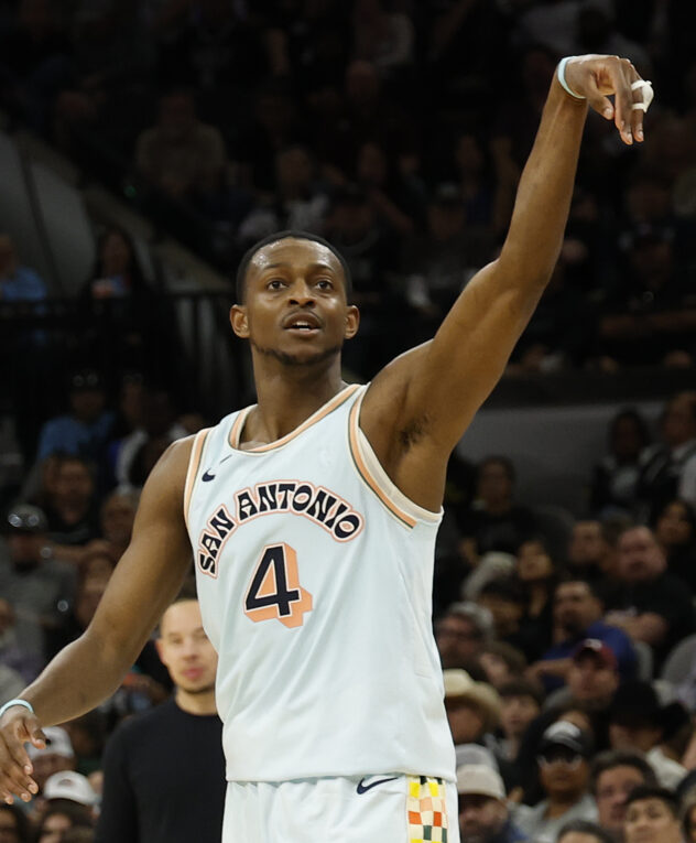 De’Aaron Fox has a nonprofit supporting breast cancer survival