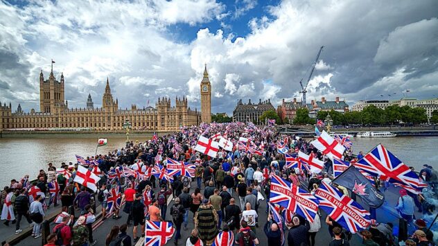 Elon Musk wades back into UK politics, backs leader of new right-wing party, mocks rival