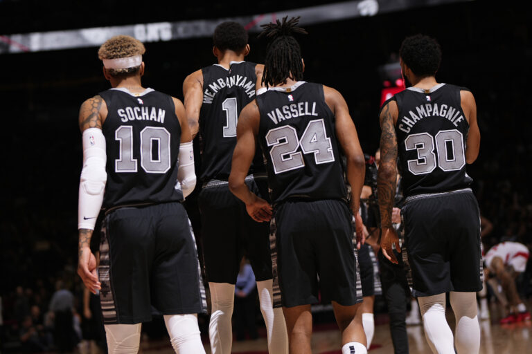 Great video of the Spurs bonding off the court
