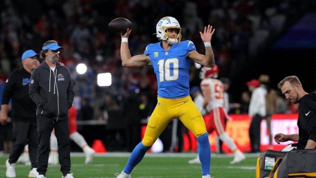 Harbaugh-Carroll rivalry renewed as Chargers meet Raiders