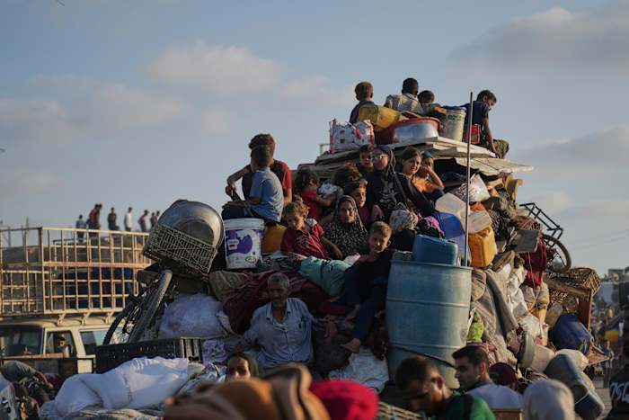 Israeli military begins its ground offensive in Gaza City as thousands of Palestinians flee