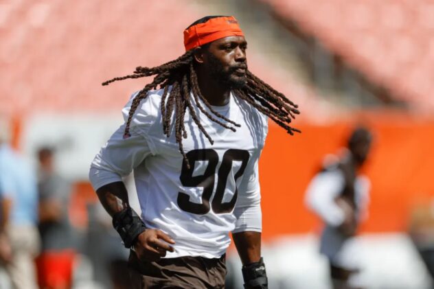 Jadeveon Clowney was arrested just days before signing with Cowboys