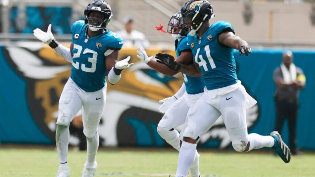 Jaguars’ Star Linebacker Wins AFC Defensive Player of the Week