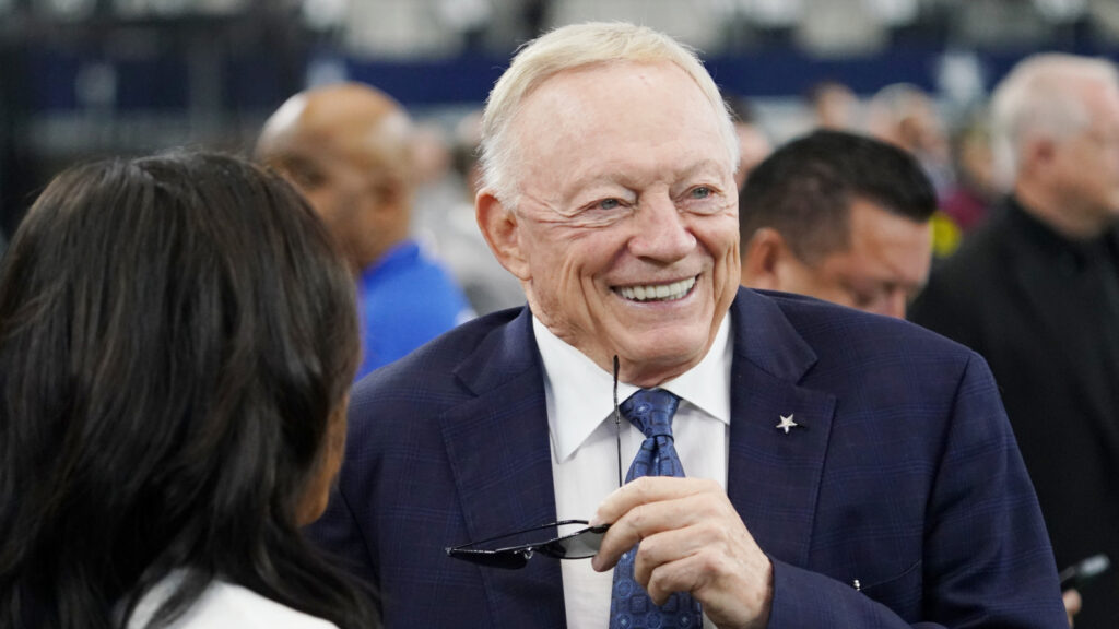 Jerry Jones sends a message to Cowboys about facing Micah Parsons