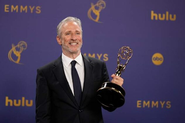 Jon Stewart to host 'The Daily Show' in rare mid-week appearance a day after Kimmel suspension