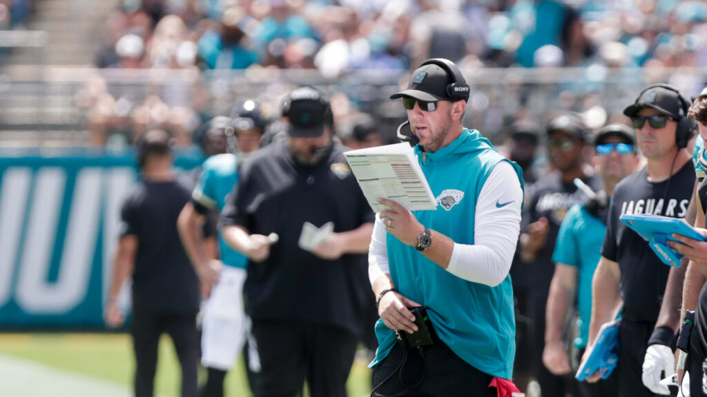 Liam Coen’s Bold Praise Puts More Pressure on Jaguars Player as Trevor Lawrence Struggles