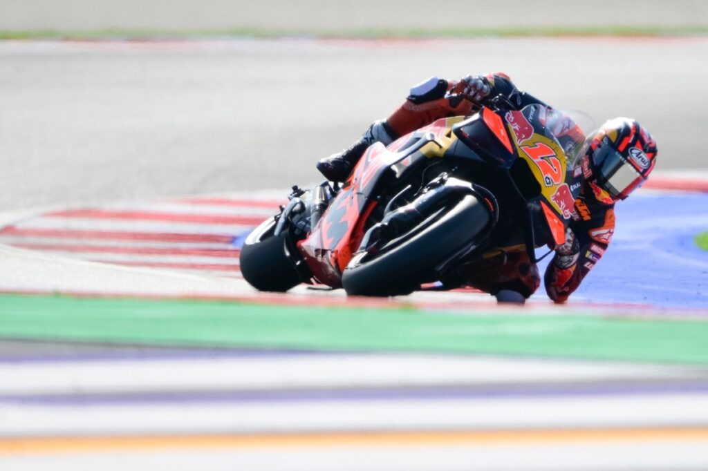 Maverick Vinales: “It’s hard to accept that I’m a passenger on the bike”