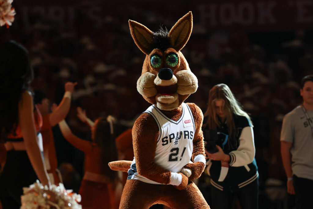 Open Thread: Every San Antonio Spurs fan should know the name Tim Derk