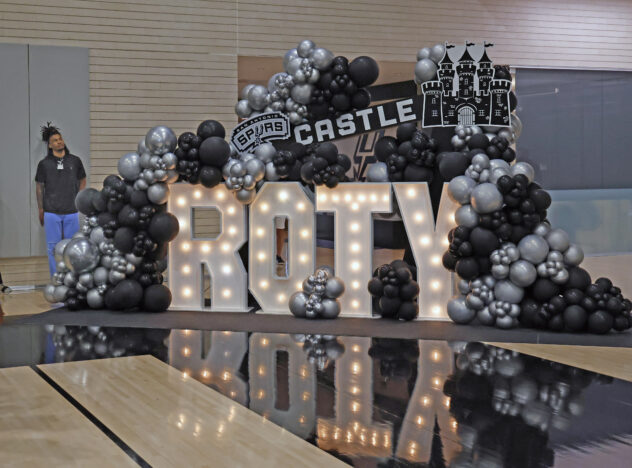 Open Thread: Stephon Castle and Paige Bueckers first players from same college to win the Rookie of the Year in the same season