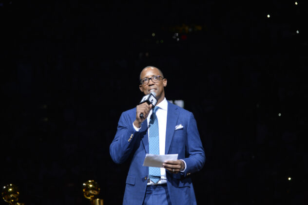 Sean Elliott to host “Golfing for the Ages”
