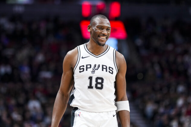 Spurs re-sign Bismack Biyombo