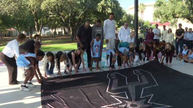 Spurs unveil new community court at Hemisfair dedicated to McCombs family