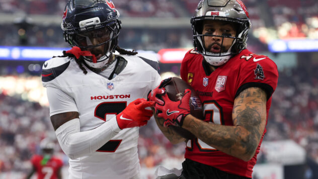 Tampa Bay Buccaneers Lead the Houston Texans 14-10 At Halftime Of 'Monday Night Football'