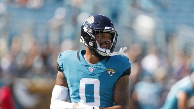 Wide Receiver Gabe Davis Reunites With Buffalo Bills