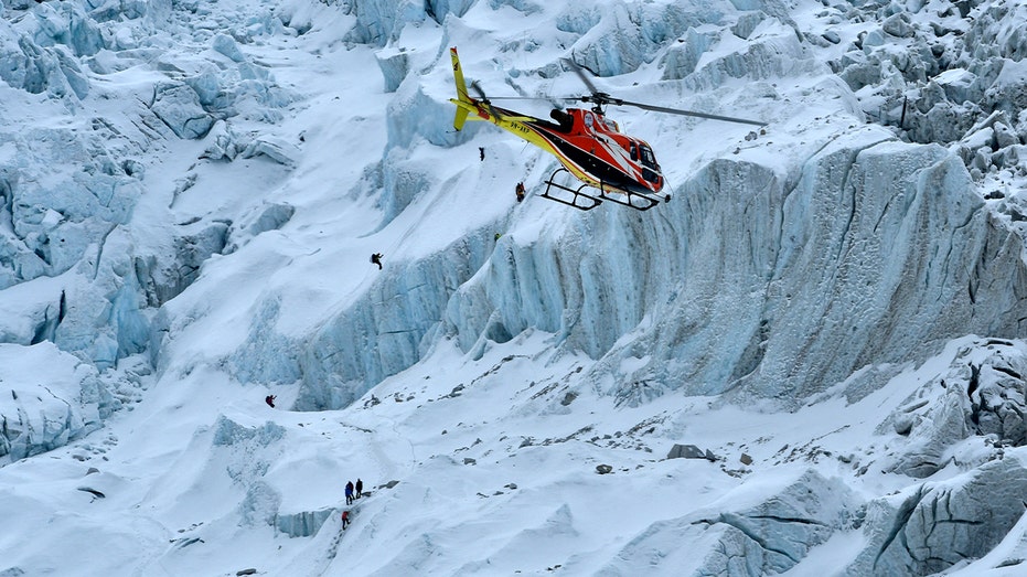 Blizzard traps hundreds on Mount Everest as rescue teams race to save lives