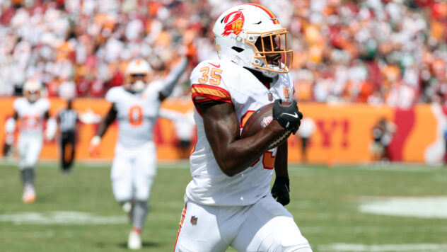 Bucs CB Jamel Dean Steals The Scene – Earns NFL Award