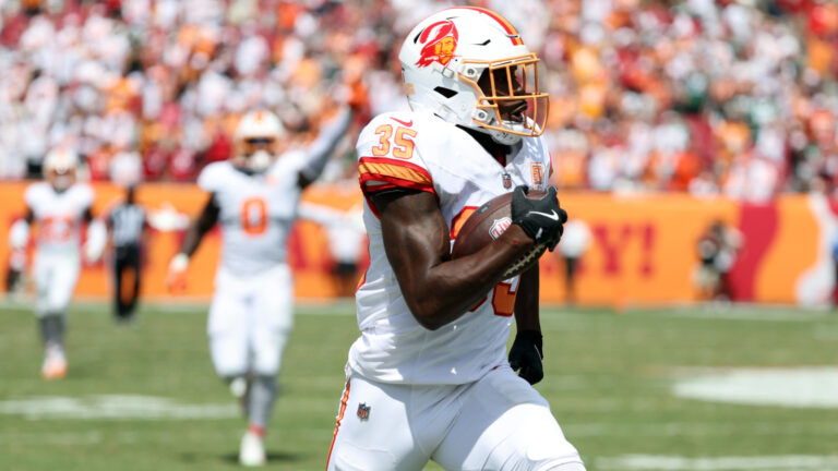 Bucs CB Jamel Dean Steals The Scene – Earns NFL Award