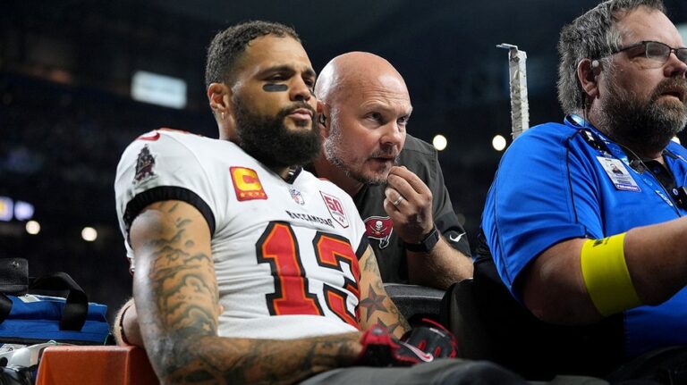 Bucs star Mike Evans suffers broken clavicle in potential season-ending injury against Lions
