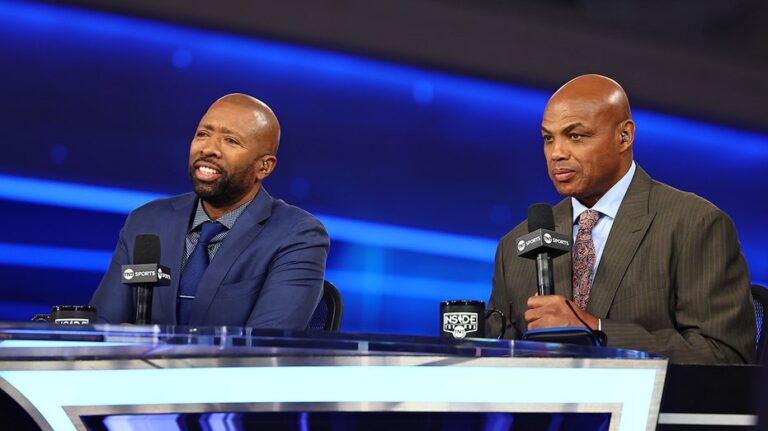 Charles Barkley, Kenny Smith clash over FBI gambling probe allegedly involving NBA figures: 'That's stupidity'