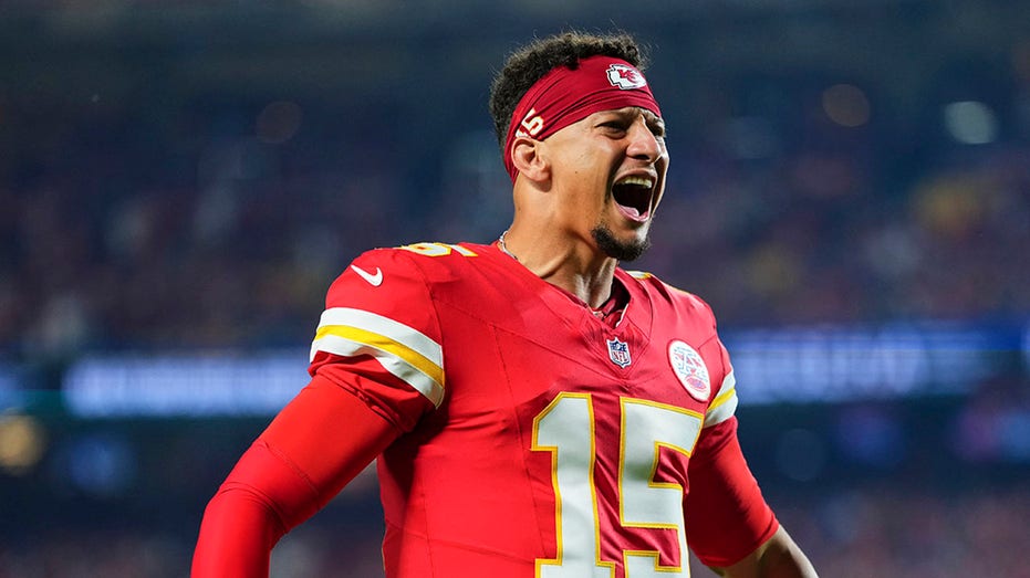 Chiefs bounce back with dominant home victory over Lions as Patrick Mahomes contributes 4 touchdowns