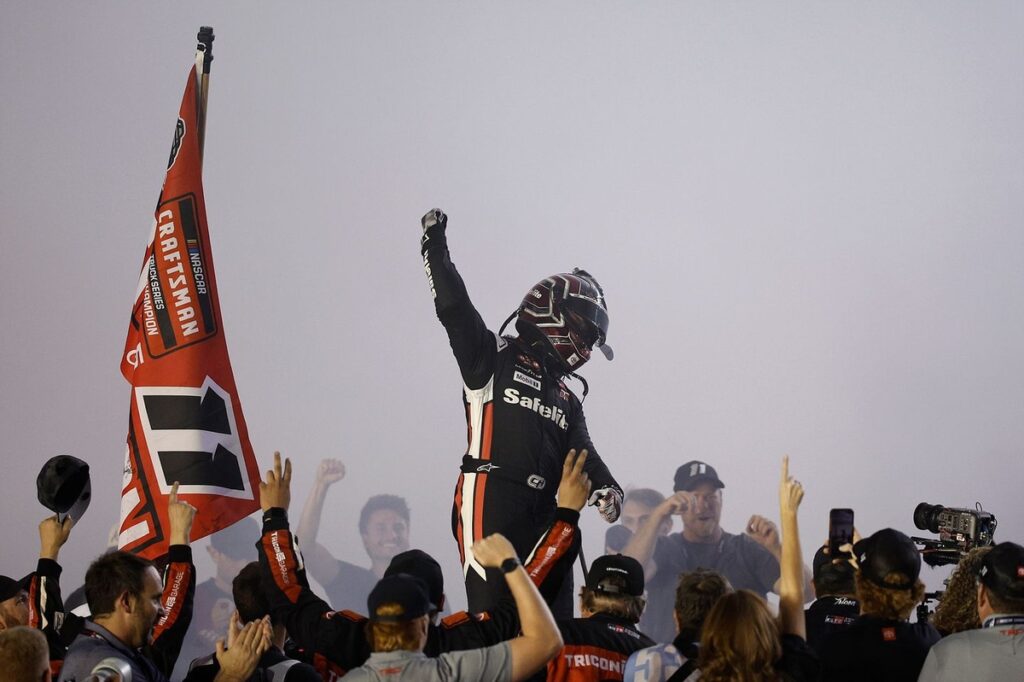 Corey Heim wins 2025 NASCAR Truck title after fearless seven-wide pass