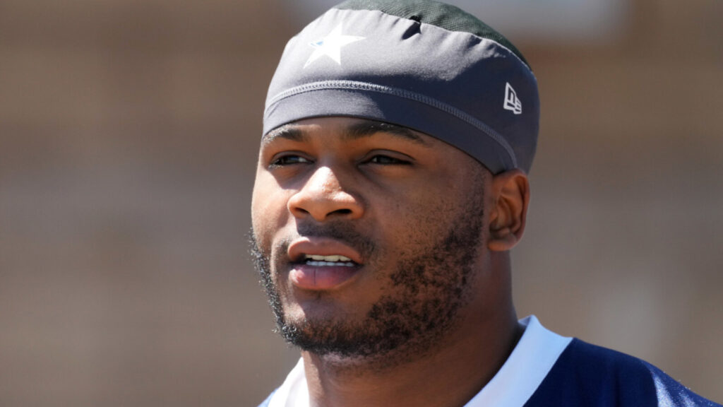 Cowboys defensive end takes incredibly odd stance on valid criticism for bad play