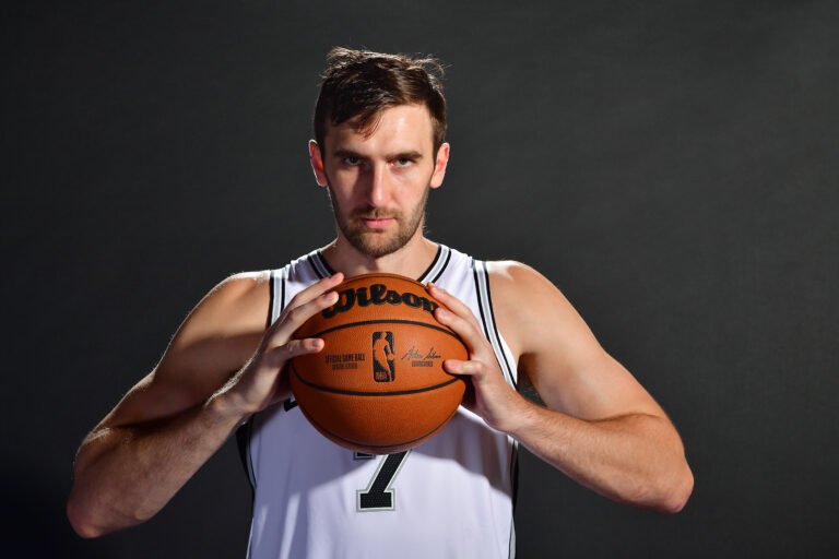 How the Victor Wembanyama and Luke Kornet two-center lineup can thrive