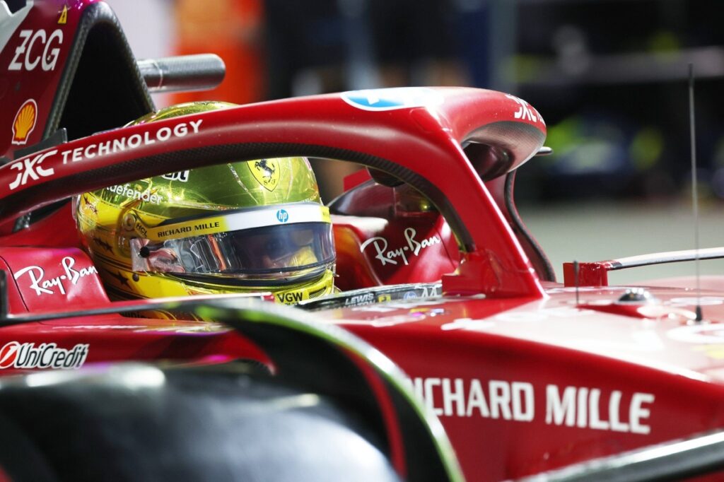 Lewis Hamilton's chrome Singapore GP helmet becomes instant fan favourite