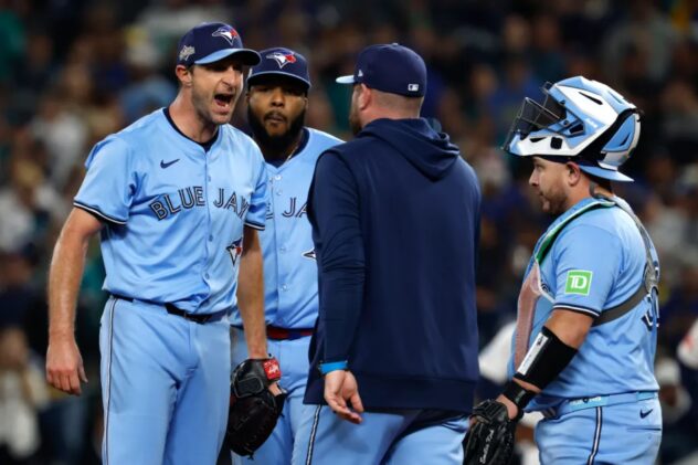 Max Scherzer stays in ALCS Game 4 after fiery mound visit with Blue Jays manager — and gets rewarded
