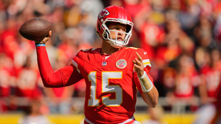 NFL Week 7 winners, losers: Chiefs, Eagles shine; Mike McDaniel's seat scorching