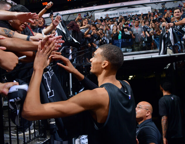 Open Thread: Scenes from the Spurs scrimmage