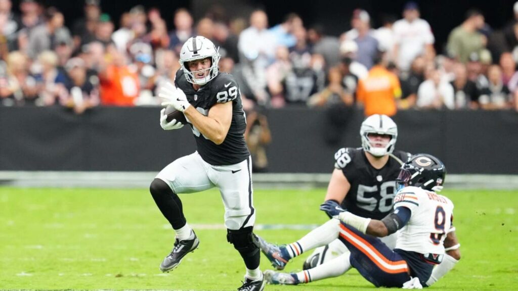 Raiders star TE Brock Bowers (knee) to miss second straight game