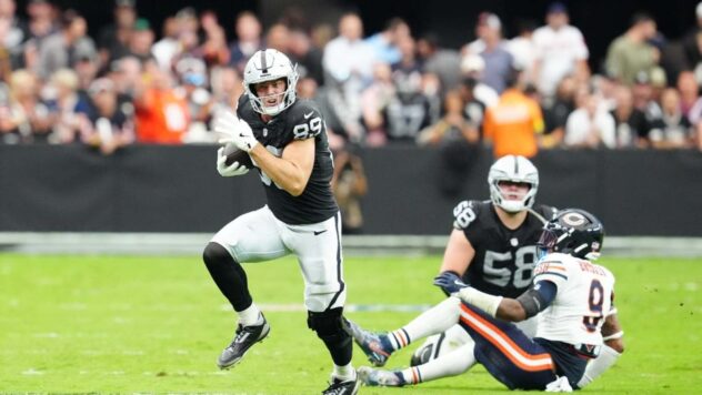 Raiders star TE Brock Bowers (knee) to miss second straight game