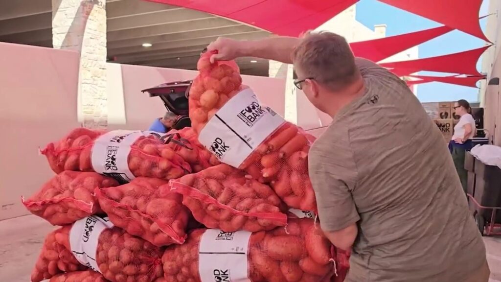 Residents brace for pause in SNAP benefits, turn to San Antonio Food Bank for help