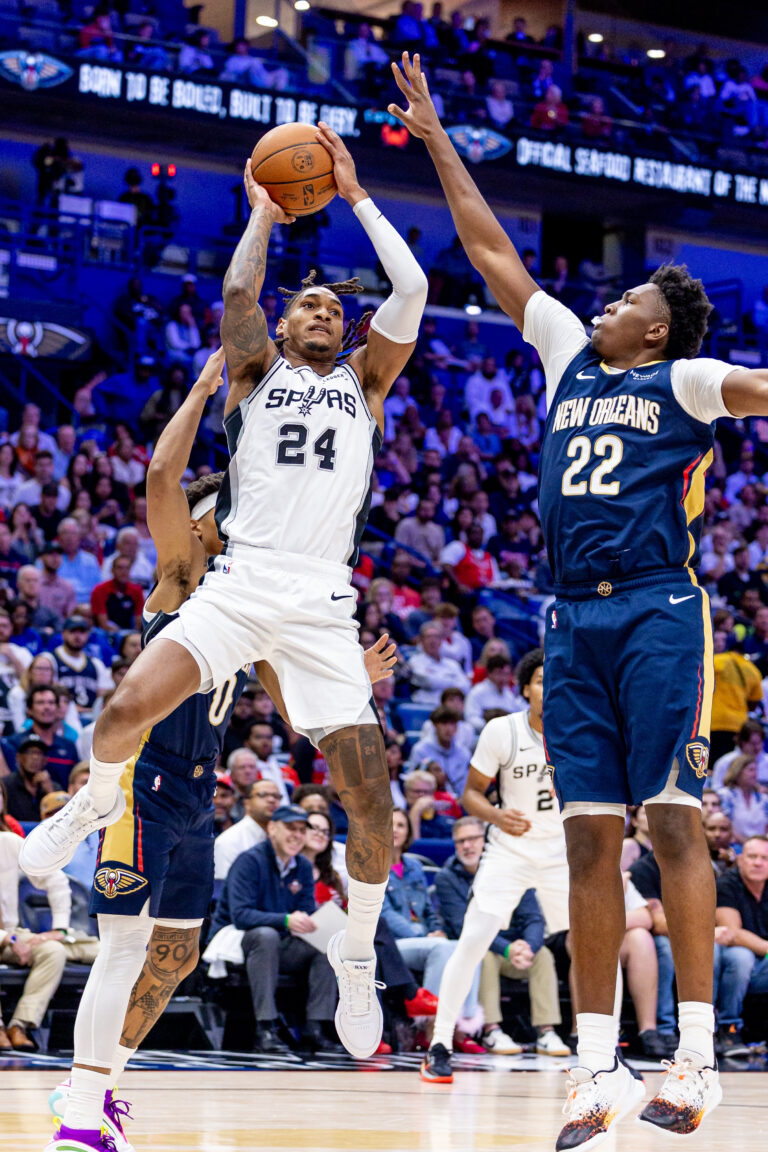 Spurs get chippy OT win against Pelicans to improve to 2-0