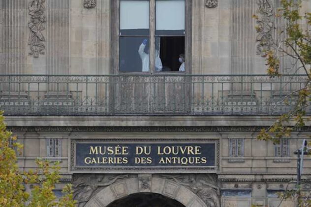 Thieves steal crown jewels in 4 minutes from Louvre Museum
