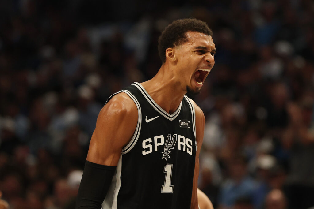 Touring Spurs demolish the Mavericks on opening night