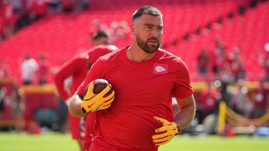 Travis Kelce scolds A.J. Brown for venting frustrations online during Eagles' undefeated start