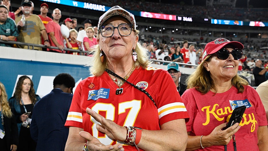 Travis Kelce's mom wears Taylor Swift-themed hat during Chiefs' game against Jaguars