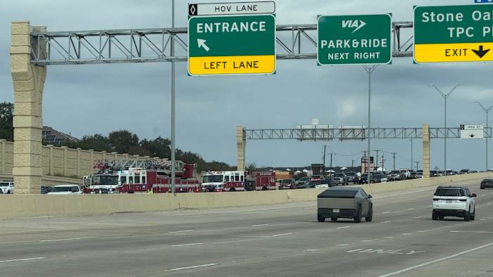 1 dead, 1 injured in crash involving motorcycle on U.S. 281, SAFD says