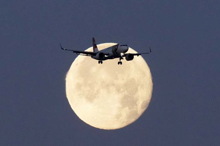 Airlines adopt software fix for Airbus A320 after plane has sudden altitude drop