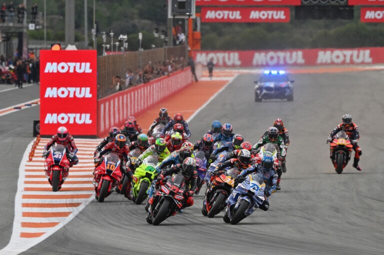 Aleix Espargaro tells Franco Morbidelli to "focus" after Valencia GP grid crash