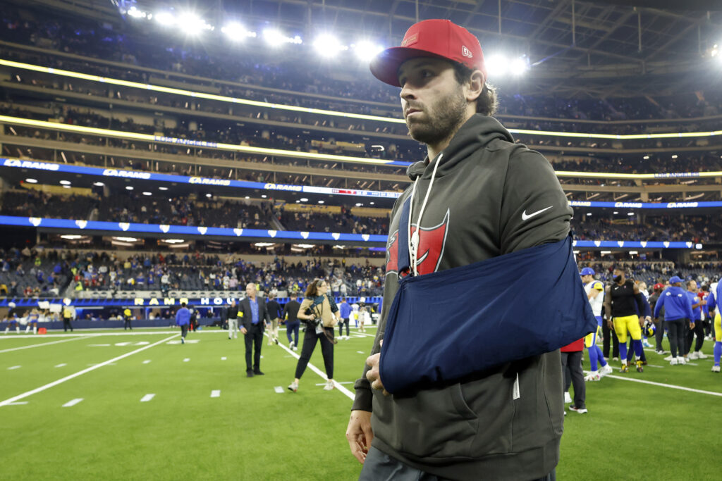 Baker Mayfield’s arm in sling after injuring shoulder during Buccaneers’ brutal loss to Rams