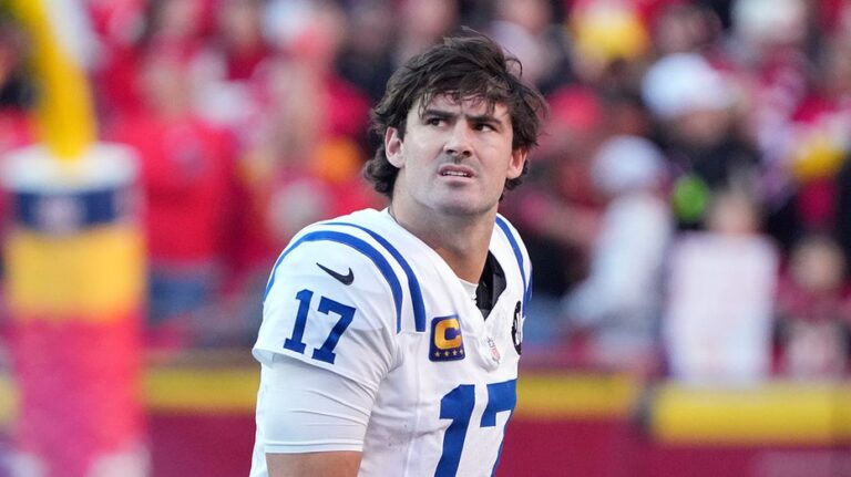 Daniel Jones' leg injury revealed as a fractured fibula amid Colts' playoff push: report
